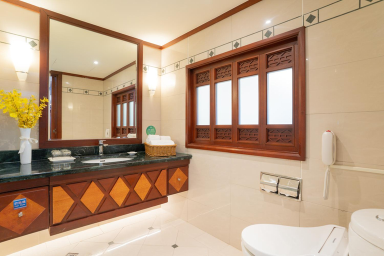 Bathroom 4, Naruwan Hotel, Taitung