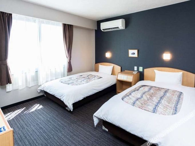 Bedroom 2, Phoenix Hotel, Tsu