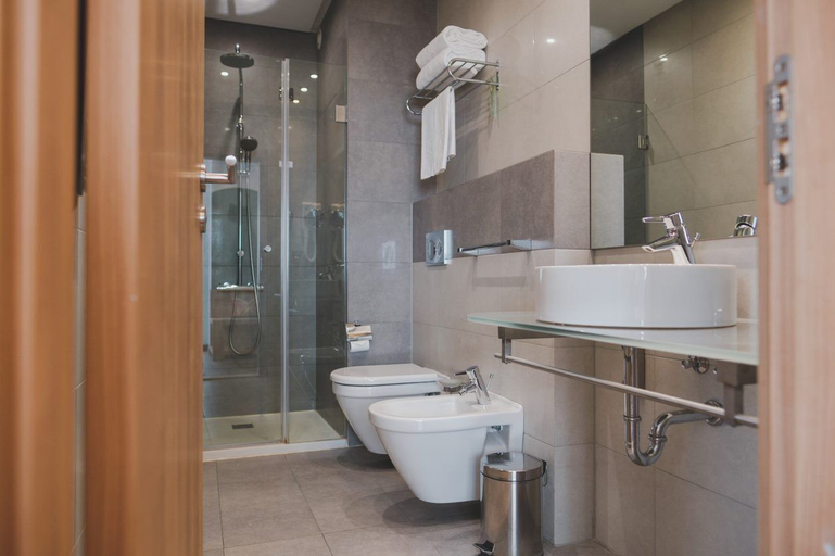 Bathroom 5, WorkNomads LAB Hotel-Coliving & Coworking, Stolichna