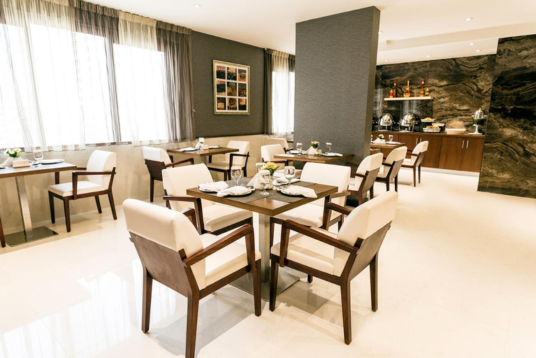 Food & Drinks 5, Emirates Plaza Hotel, Abu Dhabi City