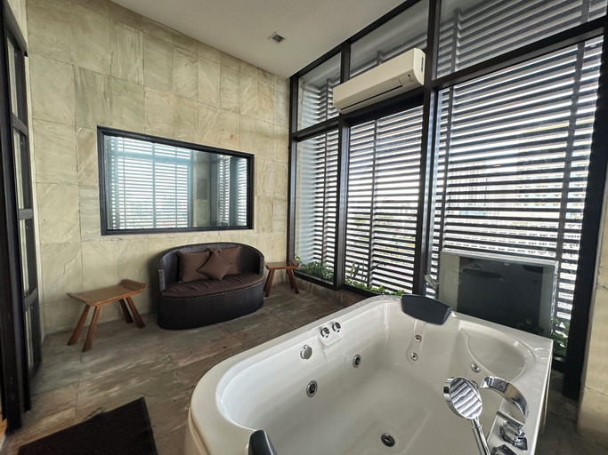 Bathroom 11