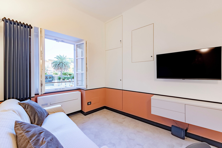 Bedroom 3, Bright 2BR flat moments from the beach, Genova