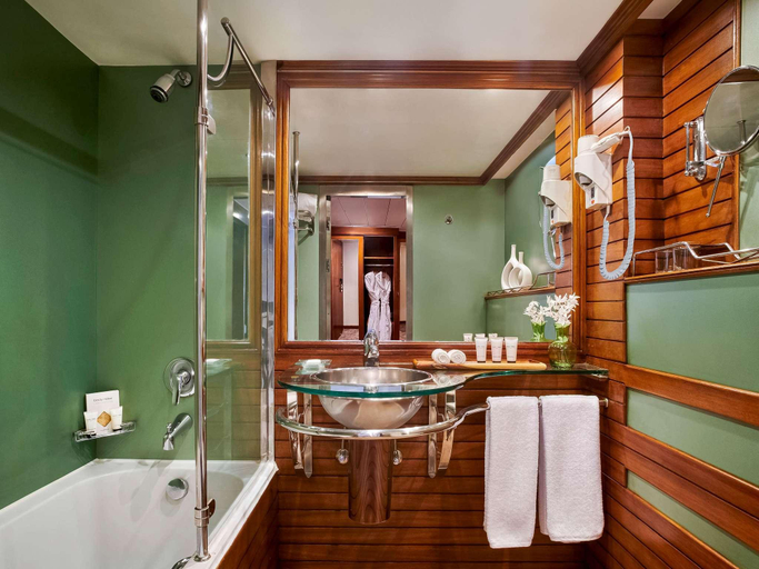 Bathroom 3, Nile Cruise, Luxor