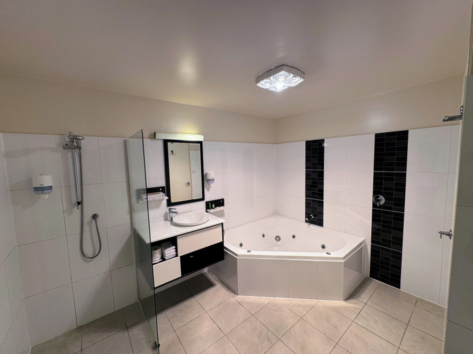 Bathroom 4, Lufra Beachside Hotel, Tasman