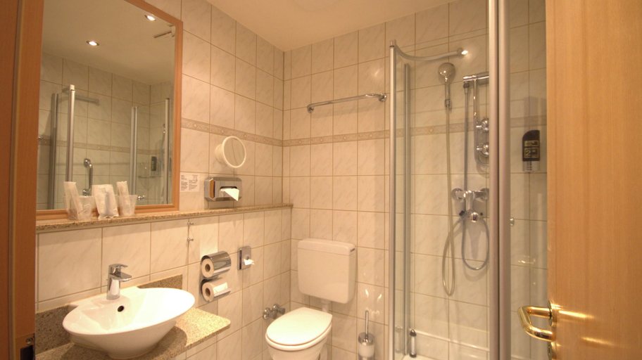 Bathroom 5, Komfort Hotel am Kurpark, Hochtaunuskreis