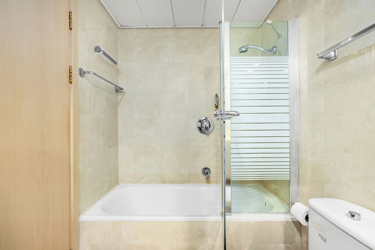 Bathroom 3, Beachfront with Balcony and Pool Access