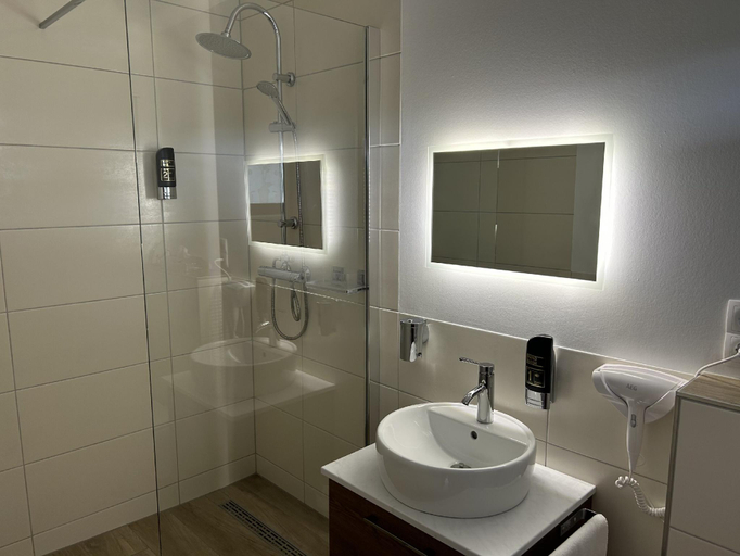 Bathroom 2, Landgasthof Waldeck, Miltenberg