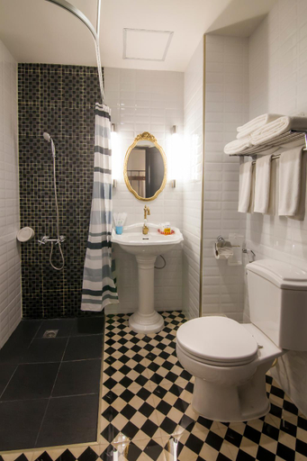 Bathroom 7