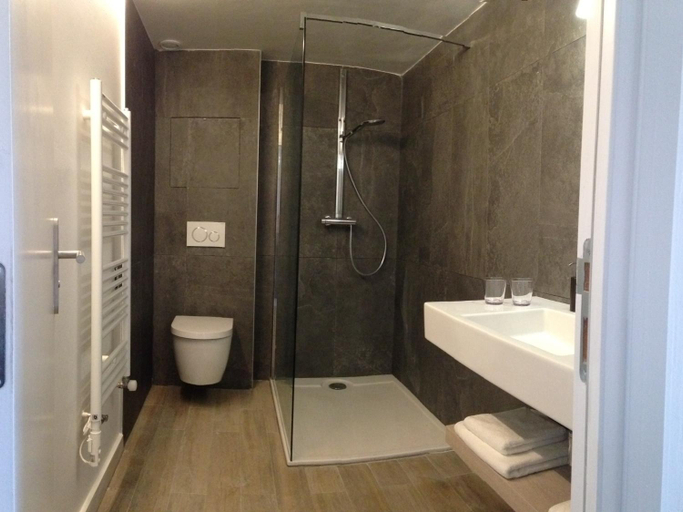 Bathroom 2, Auberge Quintessence, Alpes-Maritimes
