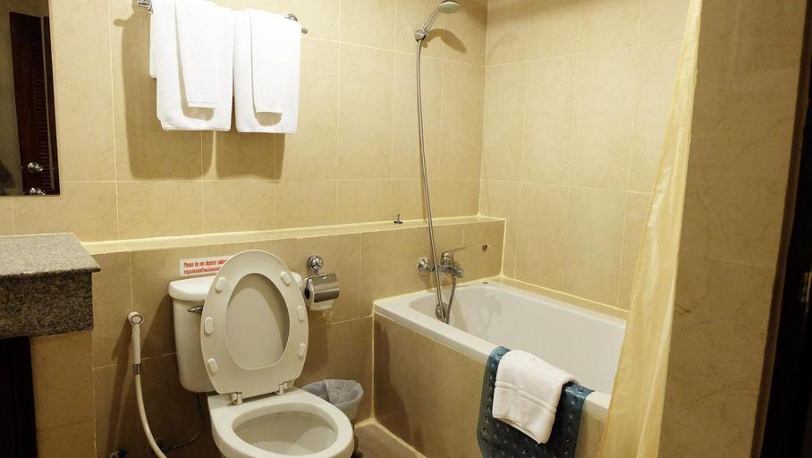 Bathroom 12