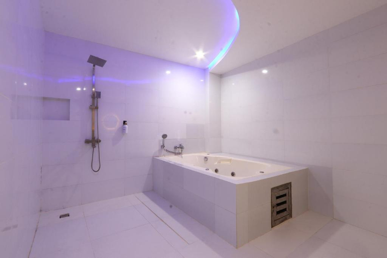 Bathroom 5, Dreamworld East Ortigas, Cainta