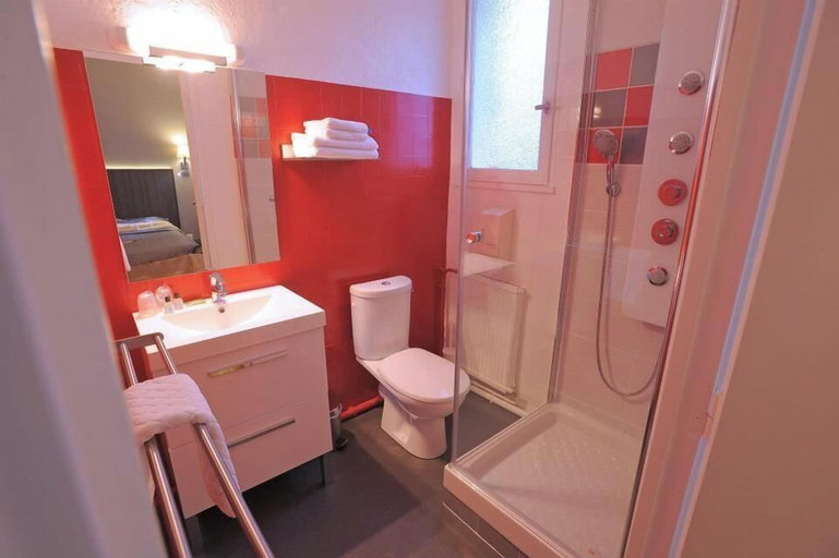 Bathroom 7