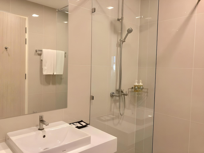 Bathroom 4, Porestva Hotel, Si Racha