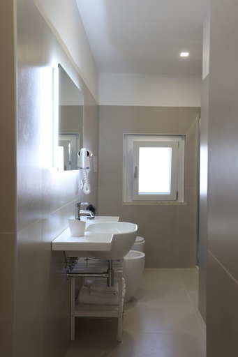 Bathroom 4, Ruffini Rooms, Campobasso