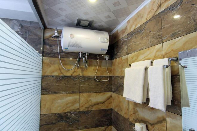 Bathroom 4, Yichun Hongmeiqi Express Hotel, Yichun