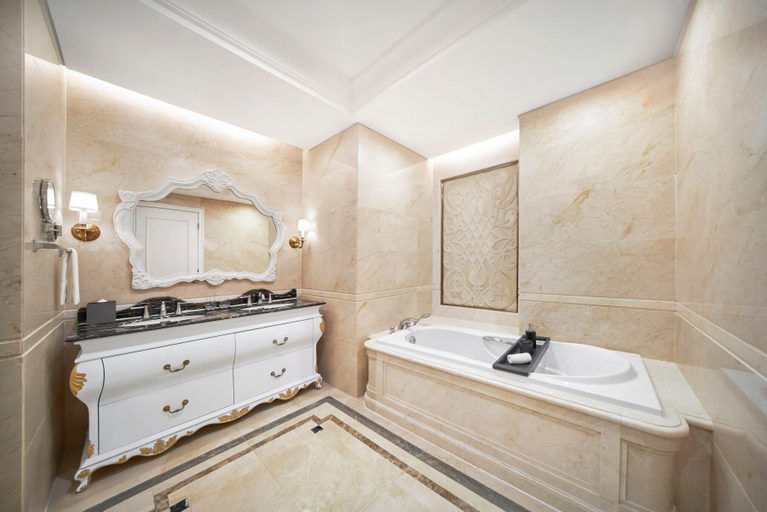 Bathroom, Luxury Marriot Resort & Spa - Nha Trang, Nha Trang