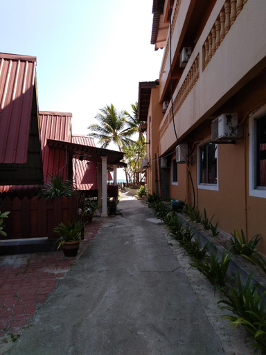 Exterior 3