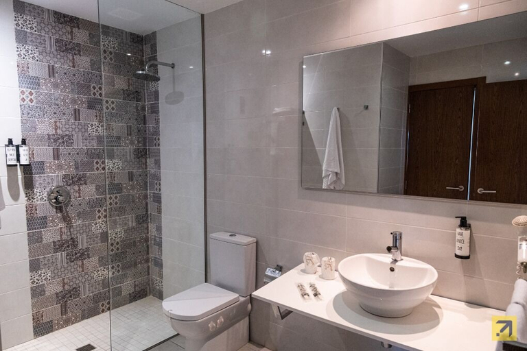 Bathroom 4, Adonis Plaza, Santa Cruz de Tenerife