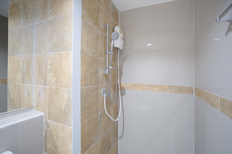 Bathroom 10