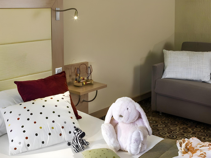 Bedroom 2, Hotel Lyon Metropole, Rhône