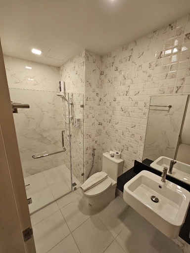 Bathroom 16