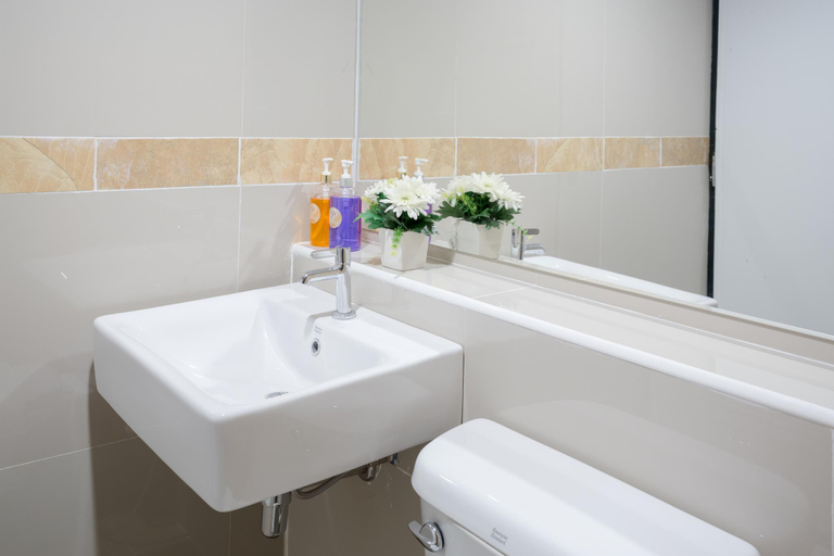 Bathroom 28