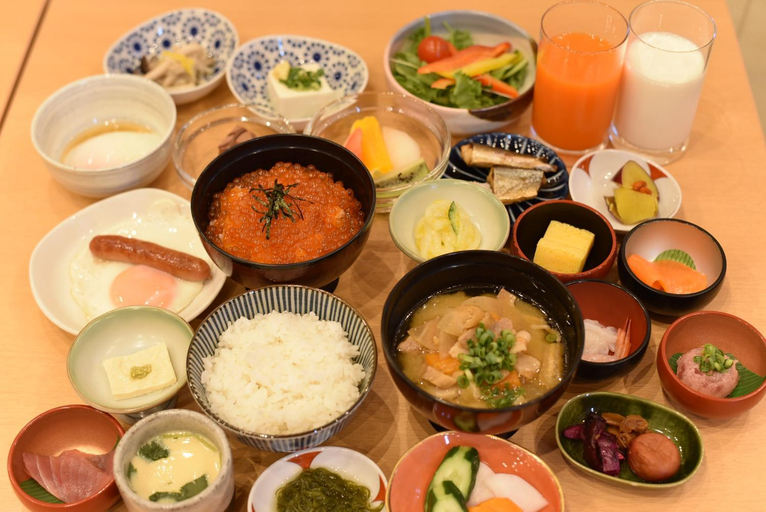 Food & Drinks 9