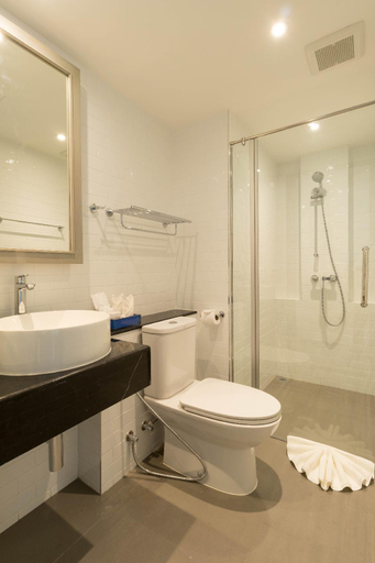 Bathroom 12