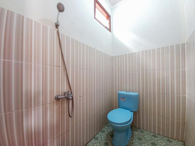 Bathroom 14