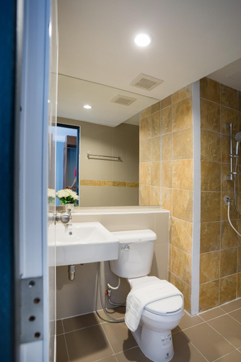 Bathroom 20