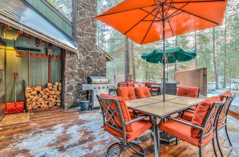 Food & Drinks 5, Pine Needle Lane 7, Deschutes