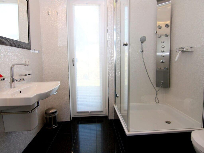 Bathroom 2, Captains House Comfortable holiday residence, Vorpommern-Greifswald