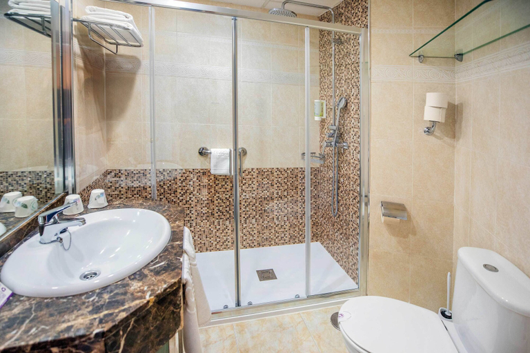 Bathroom 5, Hotel Servigroup Castilla, Alicante