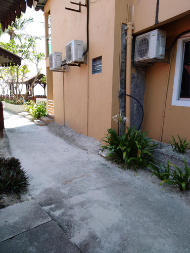 Exterior 8