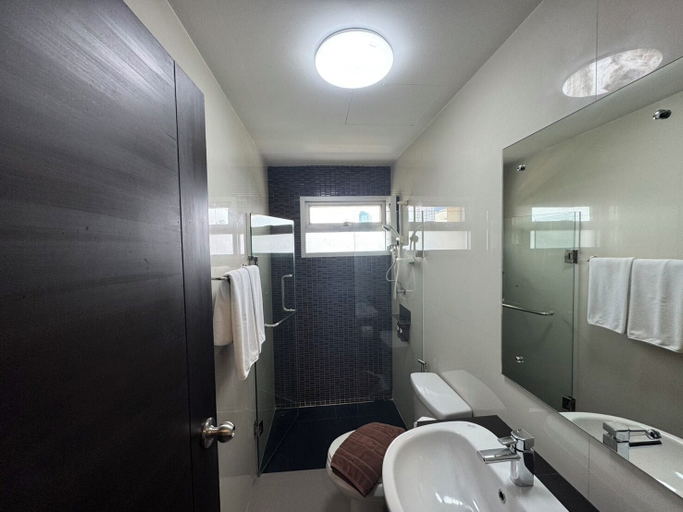 Bathroom 5, Palette Bella B All Suites Bangkok Hotel, Khlong San