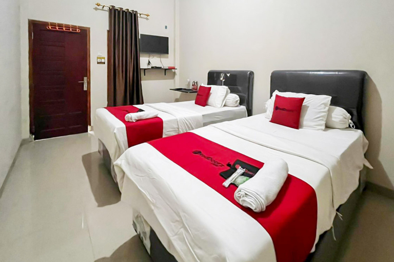Bedroom 4, RedDoorz Syariah near RSUD Dr HM Rabain Muara Enim, Muara Enim