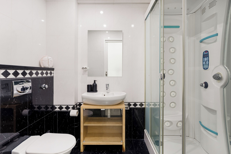 Bathroom 3, Luz & Mar at Coastal Oeiras, Oeiras
