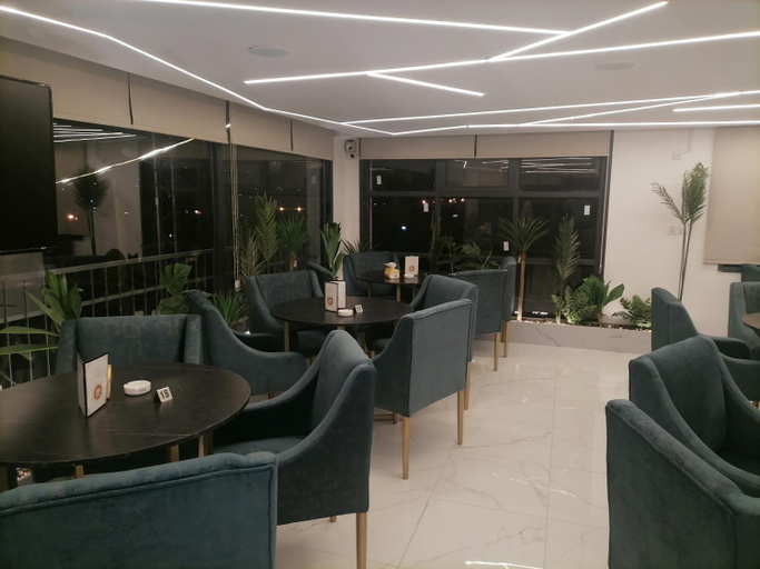Food & Drinks 4, Durrat Al Israa Residence, Um El-Basatien