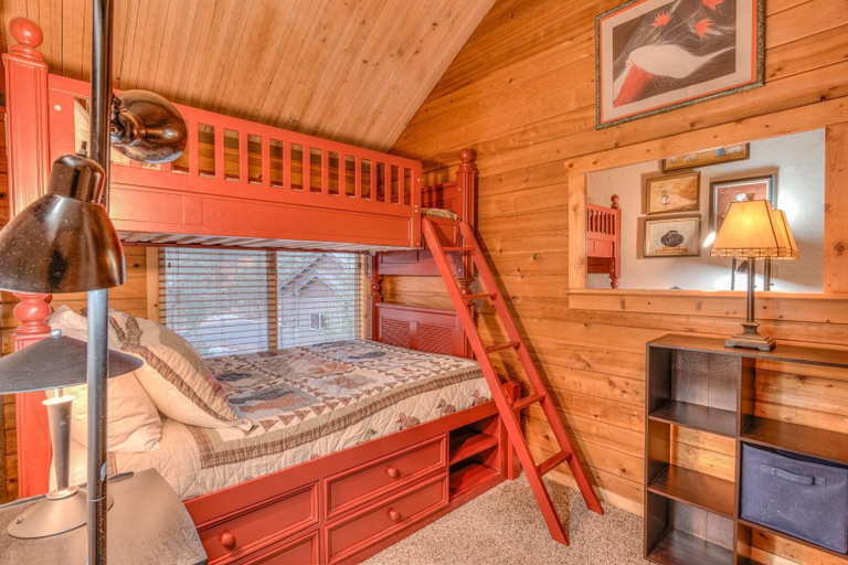 Bedroom 3, Pine Needle Lane 7, Deschutes