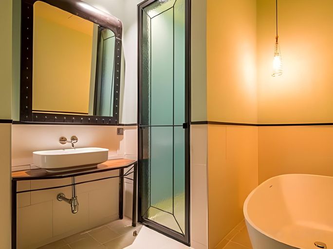 Bathroom 4, Hotel March, Daedeok
