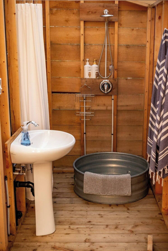 Bathroom, Haida Gwaii Glamping Co., Skeena-Queen Charlotte