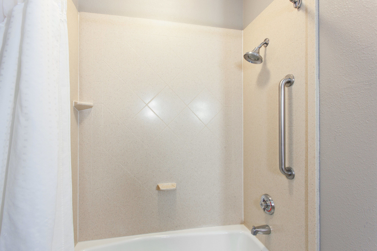 Bathroom 2, Holiday Inn Express & Suites WHARTON by IHG, Wharton