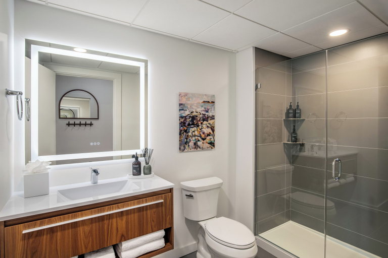 Bathroom, The Weldon Hotel, Cumberland