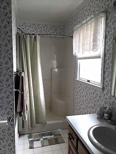 Bathroom 3, Stockley Street 311, Sussex