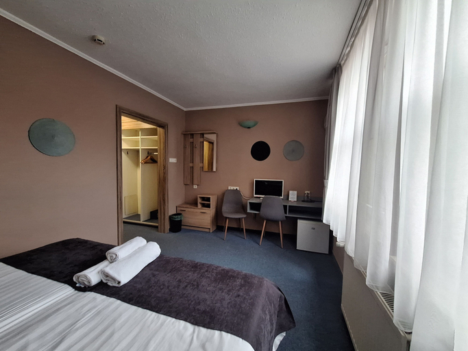 Bedroom 3, Hotel Unicornis, Eger