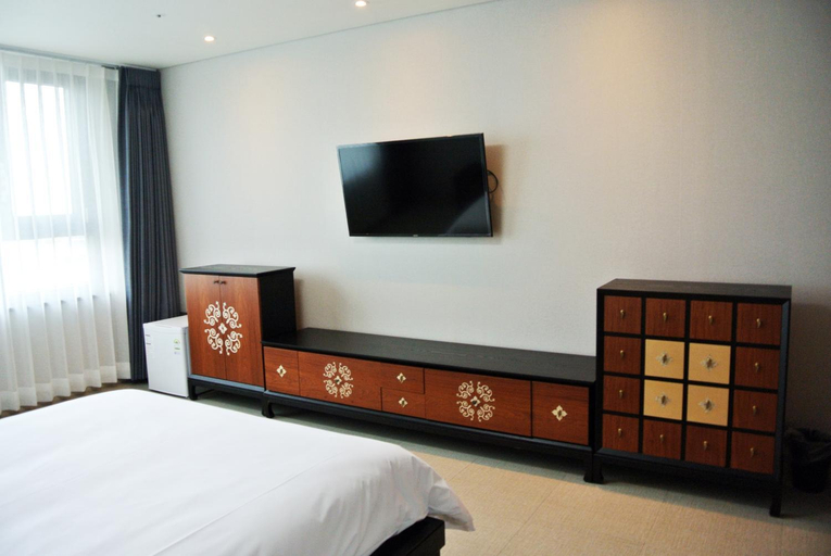 Bedroom 2, Hotel Noblesse Jeju, Jeju