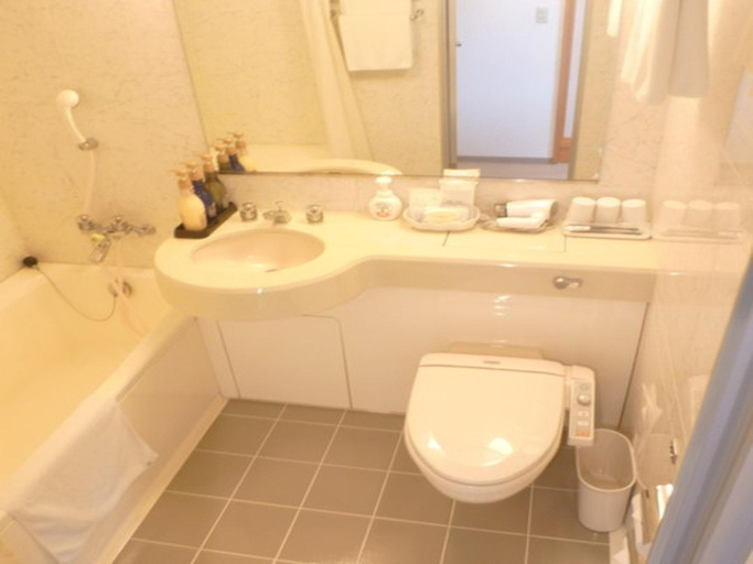 Bathroom 4, Yamagata Kokusai Hotel, Yamagata