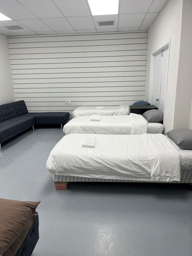 Others 4, 3 single and 2 sofa beds Studio Suite 7, Waitakere