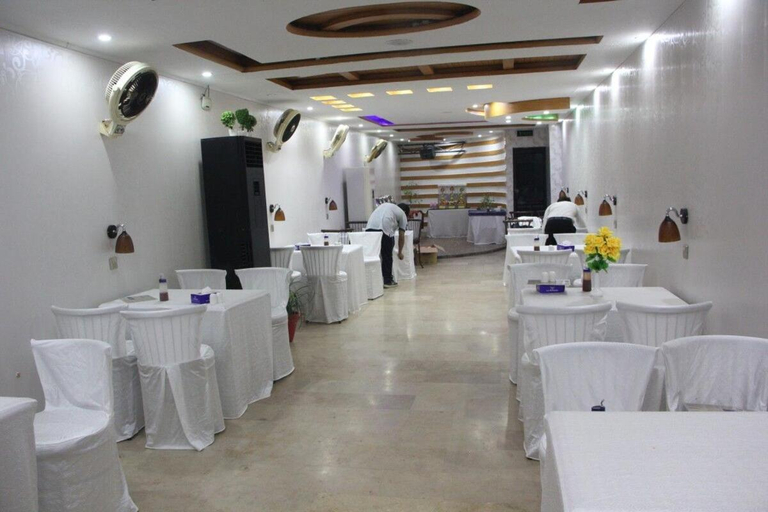 Food & Drinks, HOTEL THE LESCHANZE, Lahore