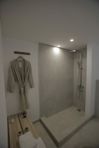 Bathroom 4, La Siesta Beach Resort, Aley